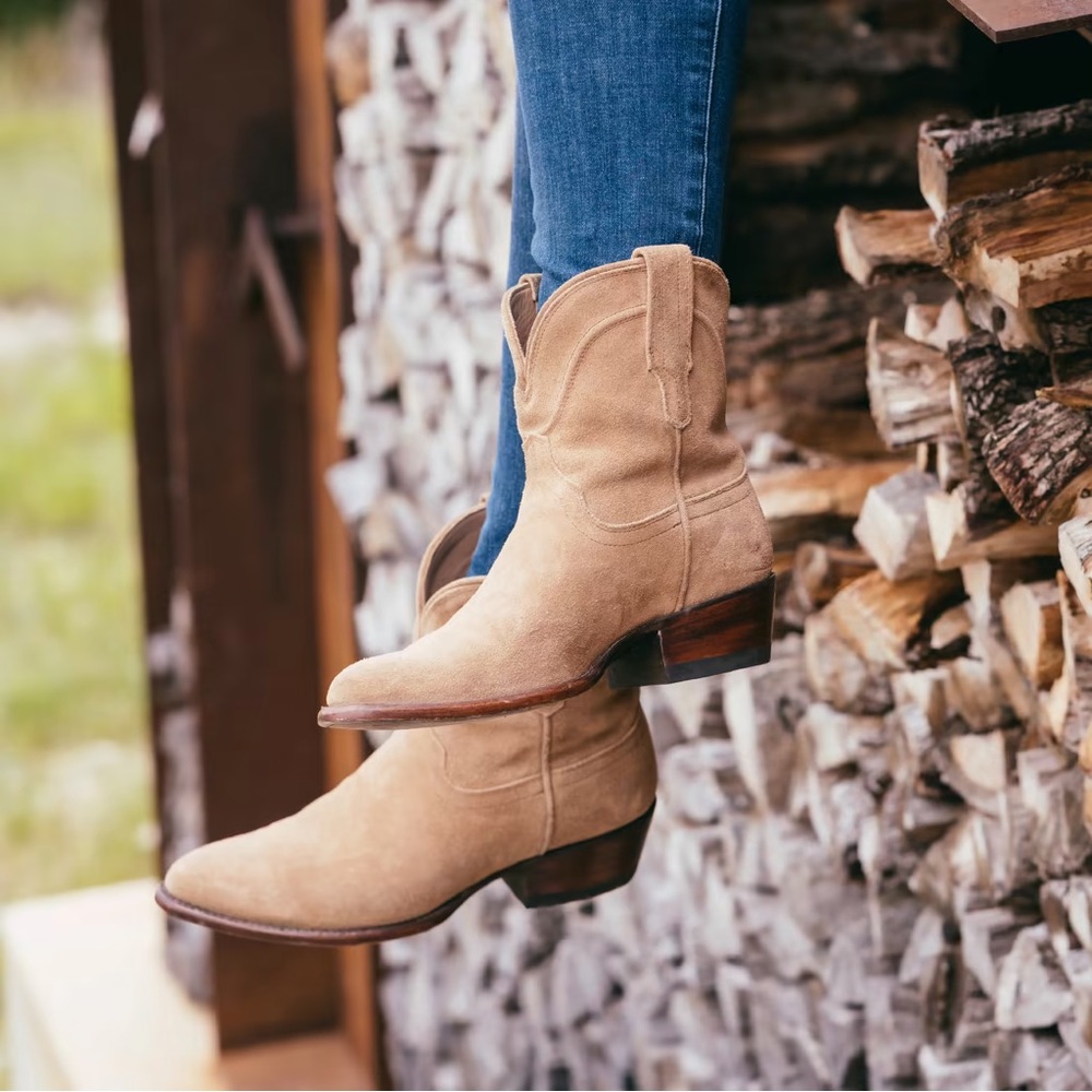 NWT Tecovas The Lucy - Sand Suede